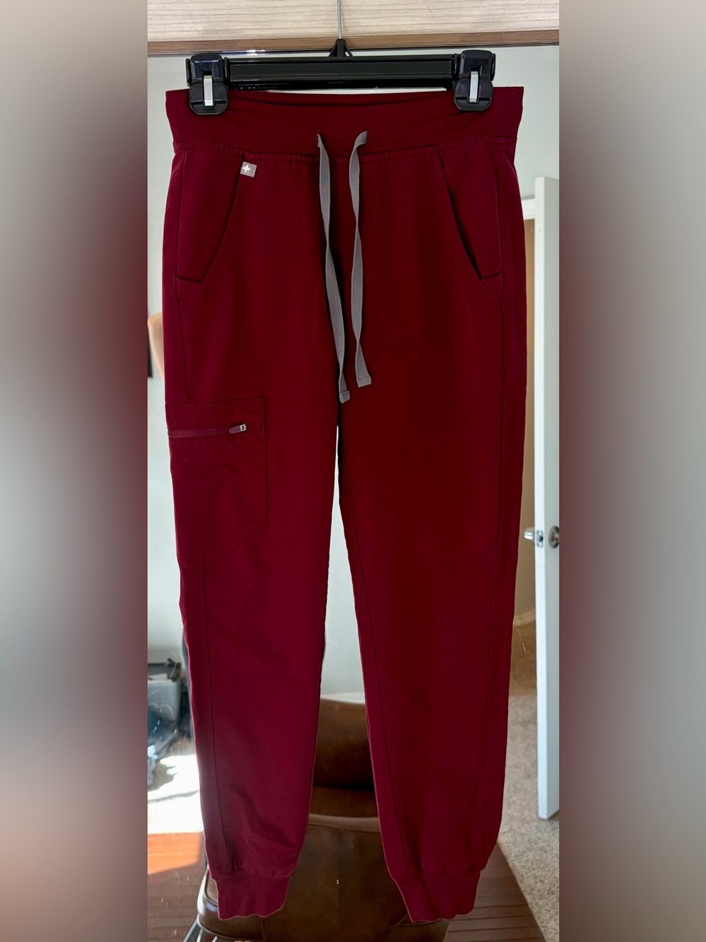 FIGS Scrub pants Maroon with Grey strings Zamora Joggers size XXS Pockets